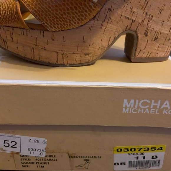 Micheal Kors heels - Picture 6 of 6